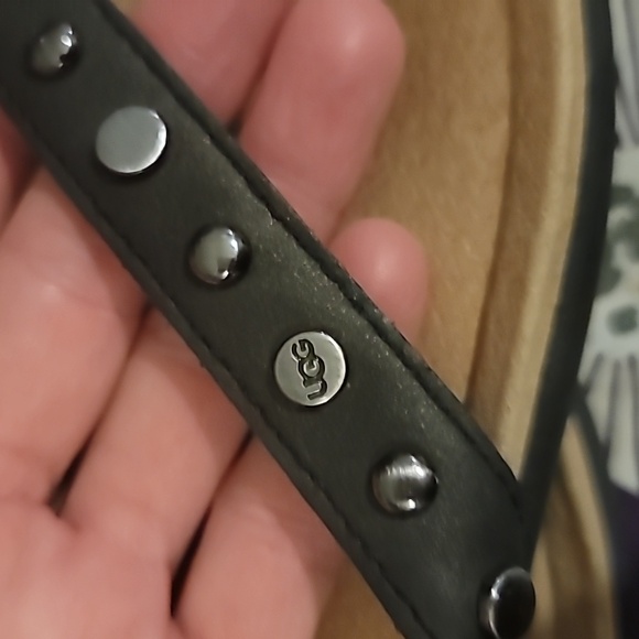 Ugg Flip Flops Lyndie Cushioned Leather Sandals Bundle & SAVE 30%! - Picture 11 of 11